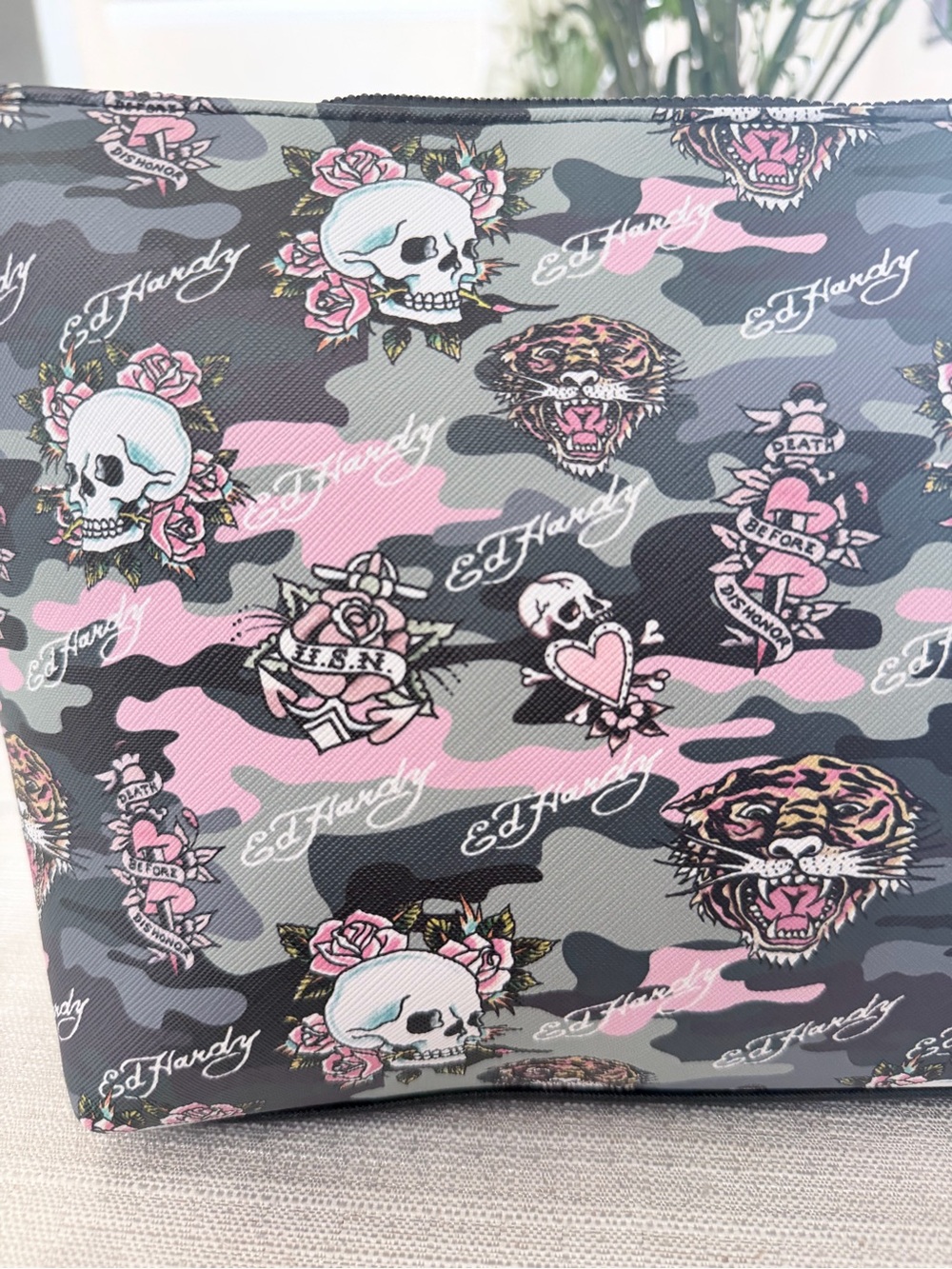 Ed Hardy Pink Black Gray Camo Skull Cosmetic Pouch - Picture 3 of 4